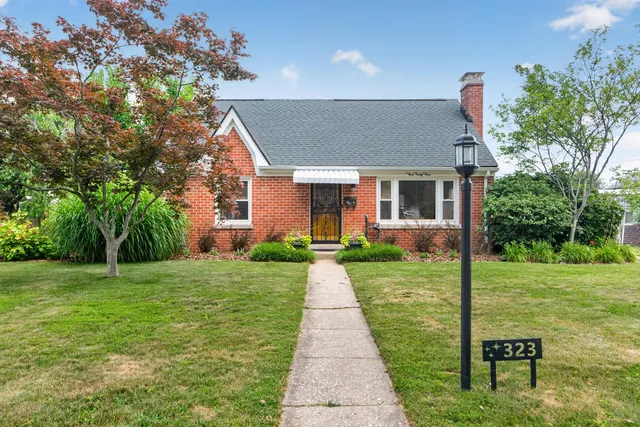 323 Stratford Dr, Lexington, KY 40503