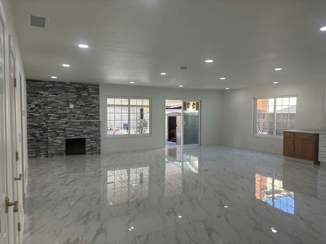 2009 W  Harvard St, Santa Ana, CA 92704