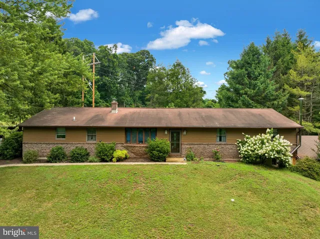 620 Gouglersville Rd, Sinking Spring, PA 19608