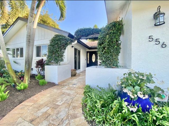 556 SW 24th Ave, Boynton Beach, FL 33435