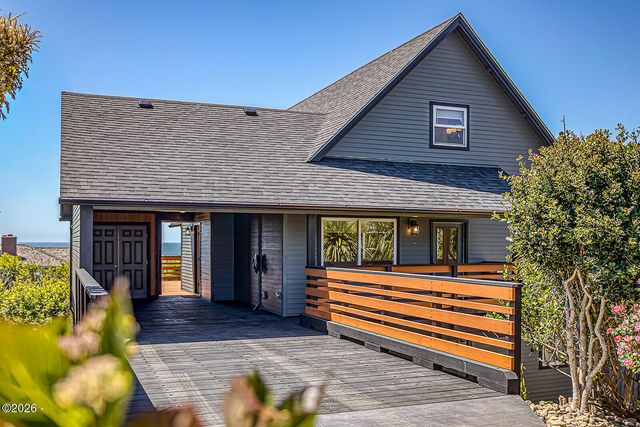 1124 SW Mark St, Newport, OR 97365