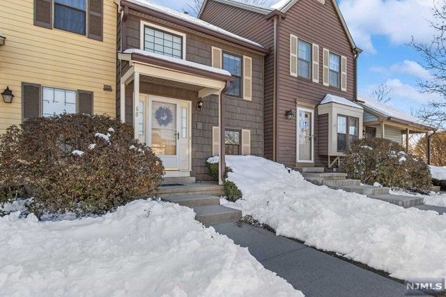 68 Wood Duck Ct, Hackettstown, NJ 07840