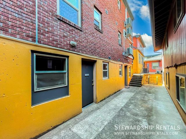 942 E  18th Ave #12, Eugene, OR 97403