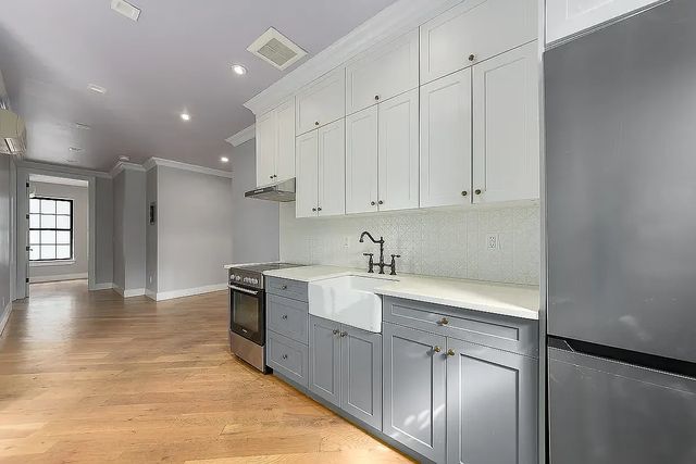 137 21st St #2B, Brooklyn, NY 11232
