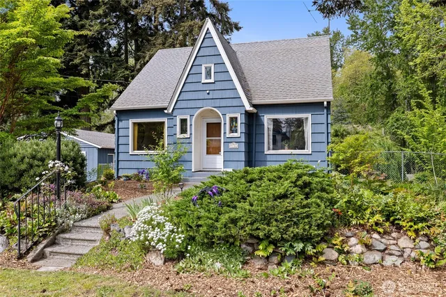 9726 F Street E, Tacoma, WA 98445