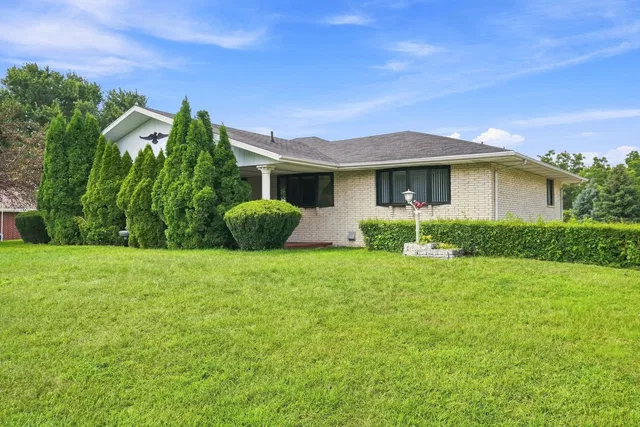 938 State Route 35 N, East Dubuque, IL 61025