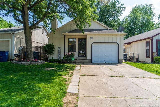 1902 W  62nd St S, Tulsa, OK 74132
