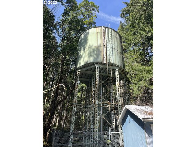 Old Water Tank, Oakridge, OR 97463