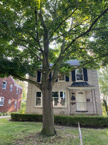 737 Harcourt Rd, Grosse Pointe, MI 48230