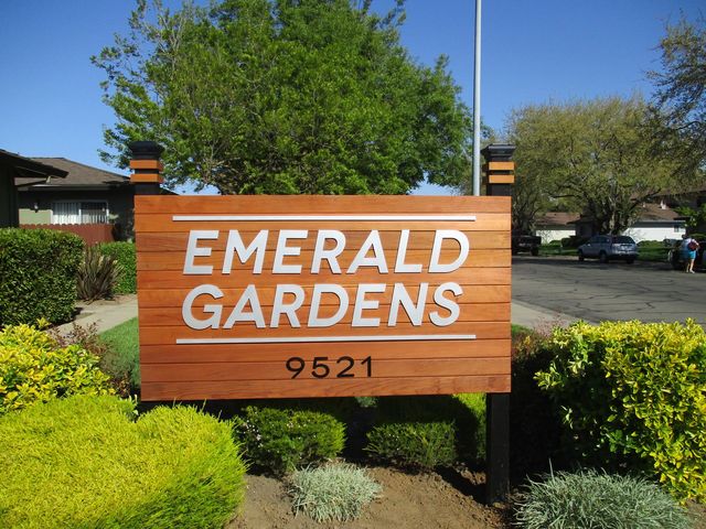 9521 Emerald Park Dr #13, Elk Grove, CA 95624
