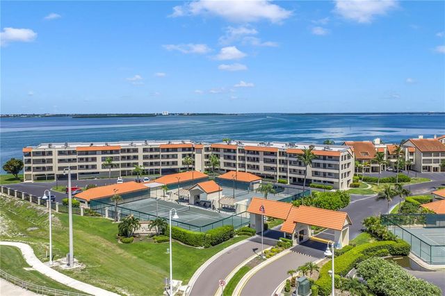 103 1st St E #313, Tierra Verde, FL 33715