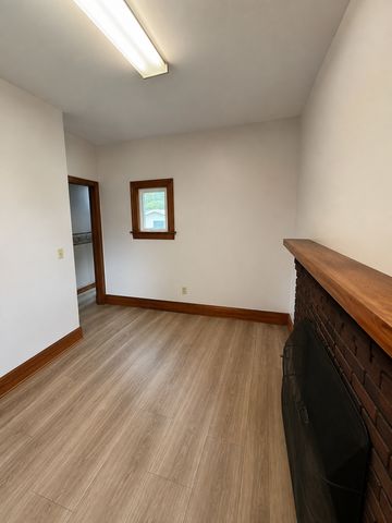 229 5th St #1, Elyria, OH 44035