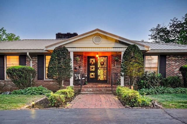 843 W  Bockman Way, Sparta, TN 38583