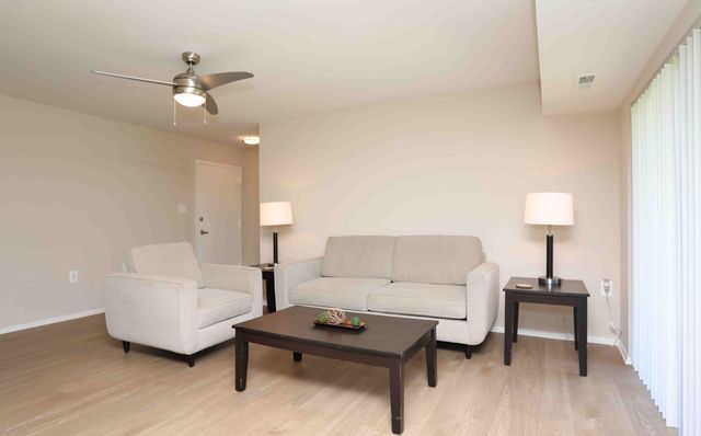 7136 Groveton Gardens Rd, Alexandria, VA 22306