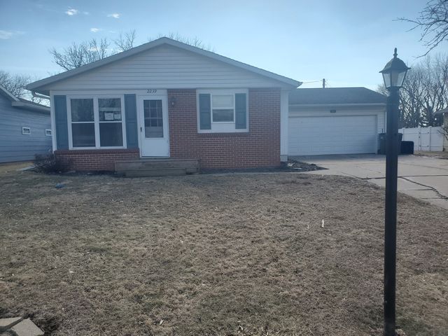 2239 13th Ave S, Clinton, IA 52732