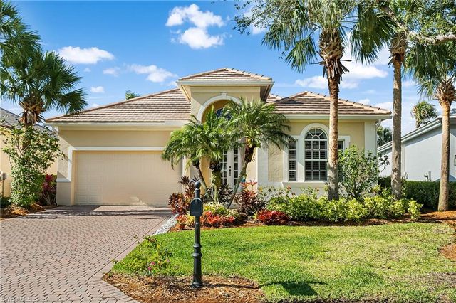 8930 Crown Colony Blvd, Fort Myers, FL 33908