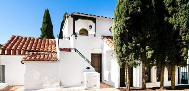 6820 1/2 Iris Cir, Los Angeles, CA 90068