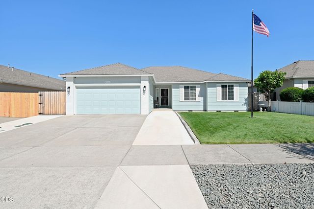 2056 Kingswood Dr, Medford, OR 97501
