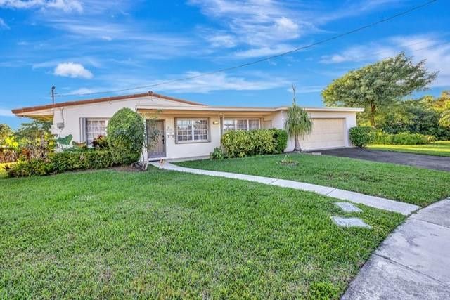 1178 Grant Street, Hollywood, FL 33019