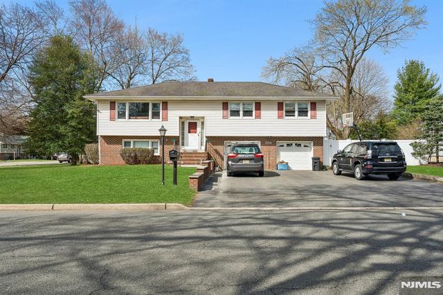 201 Rockland Ave, River Vale, NJ 07675