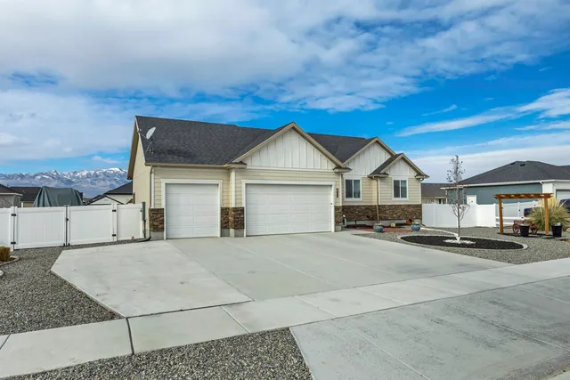 230 S  Jodi Ln, Grantsville, UT 84029