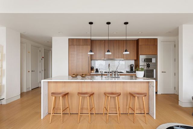 242 Broome St #11A, New York, NY 10002