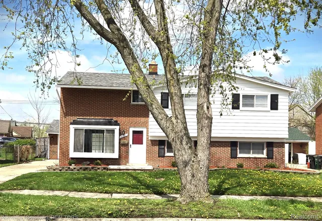 29600 Pickford St, Livonia, MI 48152