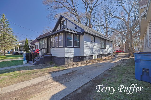 3020 Highland St, Muskegon Heights, MI 49444