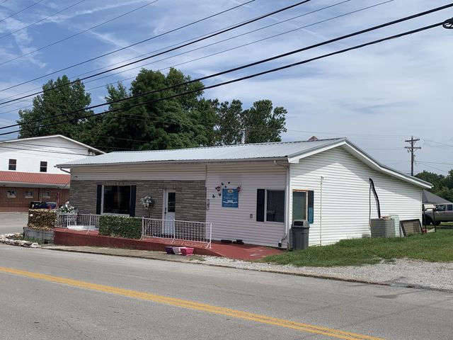 66 N  Main St, Whitley City, KY 42653