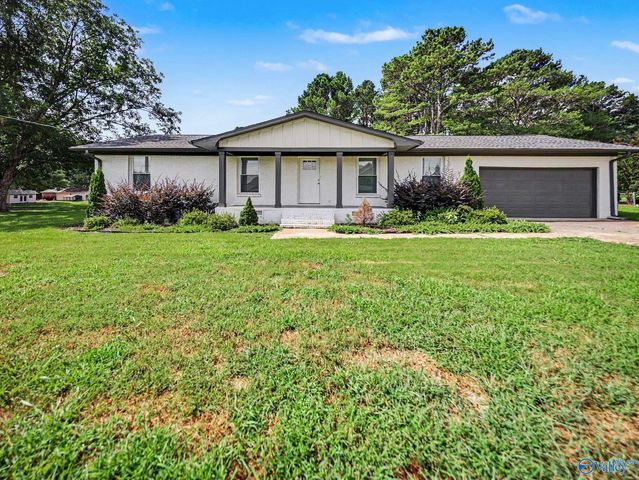 142 Paul Dr, Brownsboro, AL 35741