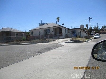 860 Flora Ave, Barstow, CA 92311