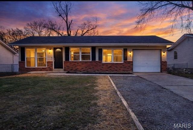 35 Jamestown Dr, Saint Peters, MO 63376