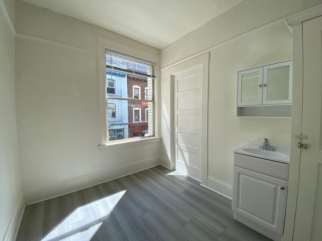668 Clay St #7, San Francisco, CA 94111