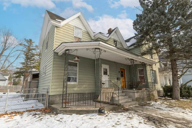 1613 Broadway St, Bay City, MI 48708