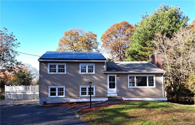 39 Barry Dr, Gales Ferry, CT 06335