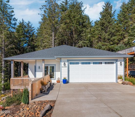 4027 SE Keel Way, Lincoln City, OR 97367