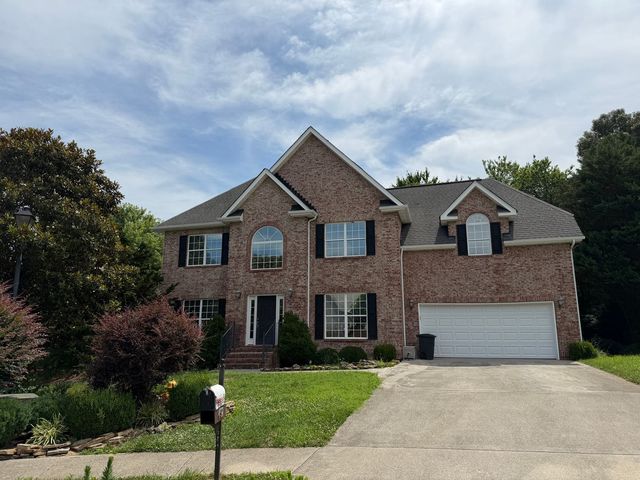 492 Glenshire Ln, Lenoir City, TN 37771