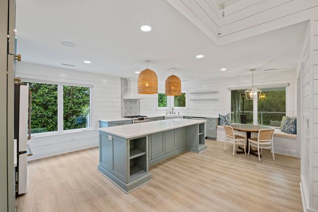 1075 Wayfarer Ln, Charleston, SC 29412
