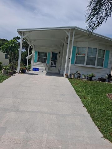 8 Novedades, Port Saint Lucie, FL 34952