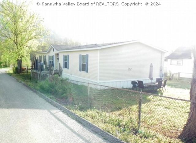 27335 2nd Ave, Handley, WV 25102