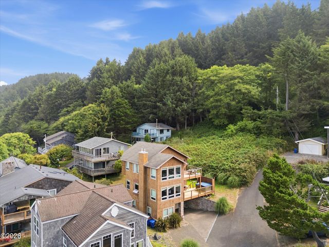 1929 NE 71st St, Lincoln City, OR 97367