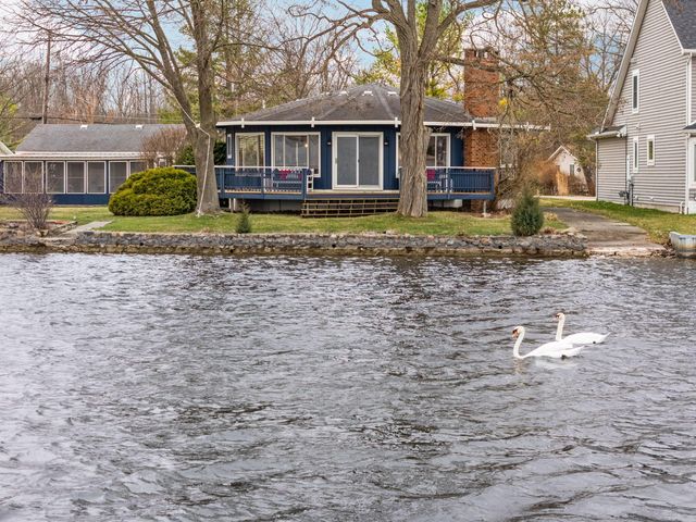 11247 Colony Rd, Pinckney, MI 48169