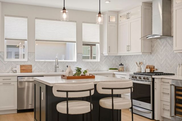 2863 Avella Cir, San Diego, CA 92108