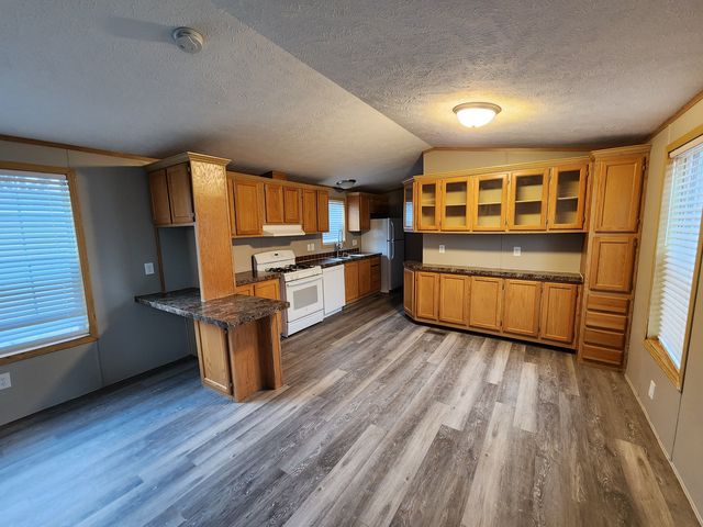 7171 W  60th St #37, Davenport, IA 52804