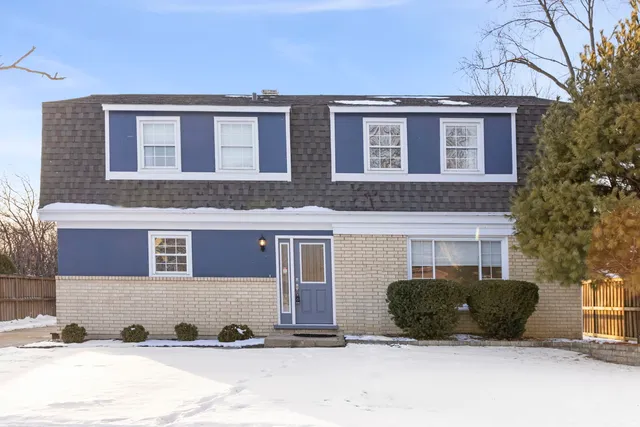 416 S  Park St, Westmont, IL 60559