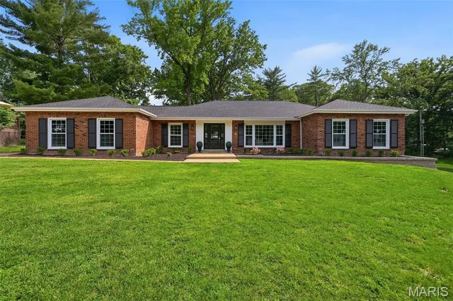 358 Gascony Way, Saint Louis, MO 63122