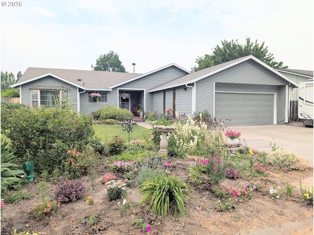 10408 S  East St, Island City, OR 97850