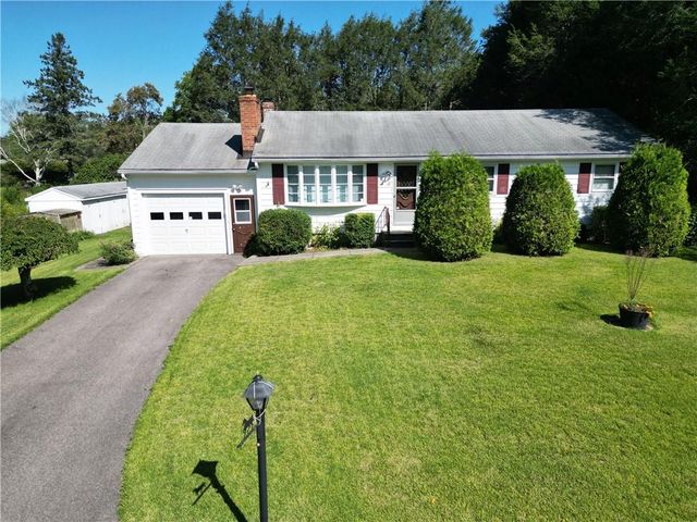 10 Brookdale Dr, Ashaway, RI 02804