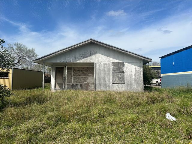 610 W  Corral Ave, Kingsville, TX 78363