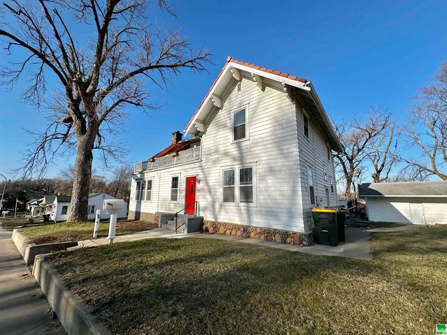 2121 S  Lakeport St, Sioux City, IA 51106